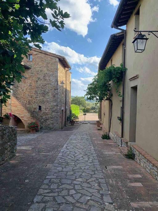 Medieval Tower In Umbria With Swimming Pool Montelagello Luaran gambar