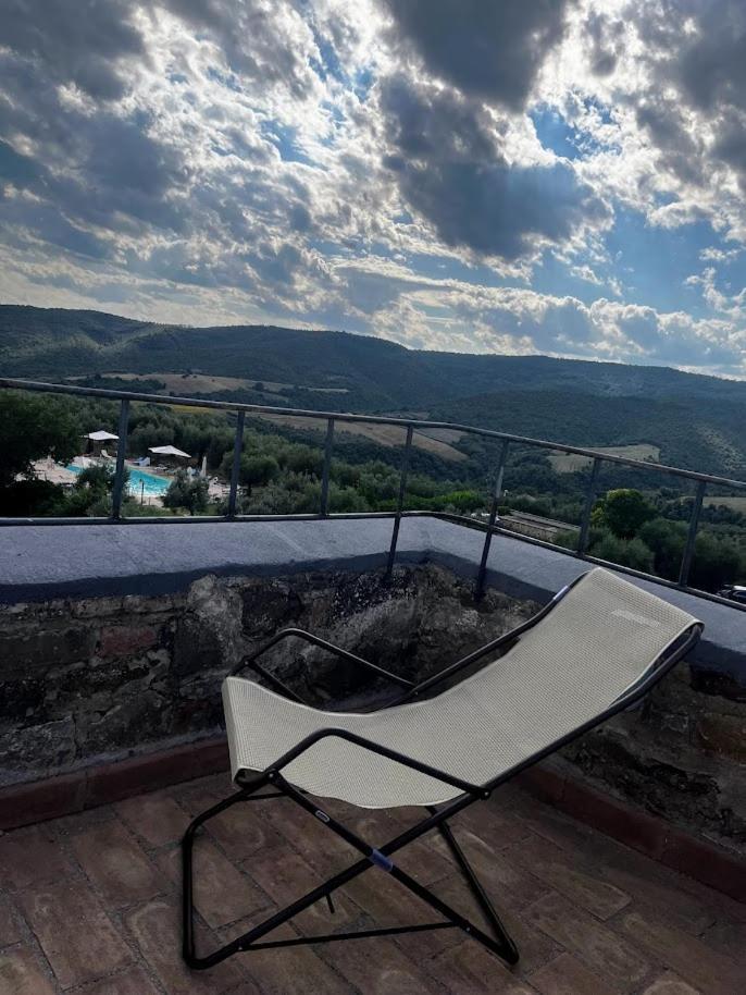 Medieval Tower In Umbria With Swimming Pool Montelagello Luaran gambar
